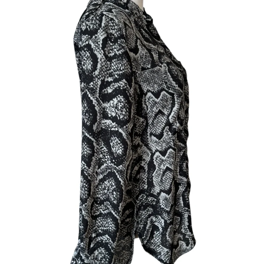 ❤️LARRY LEVINE SNAKESKIN PRINT BLOUSE SMALL #E - Picture 7 of 11